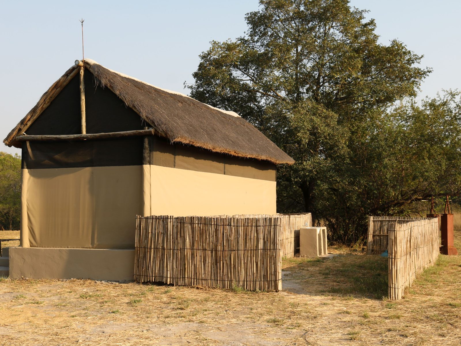 Thatched ablution block at Bongololo Campsite