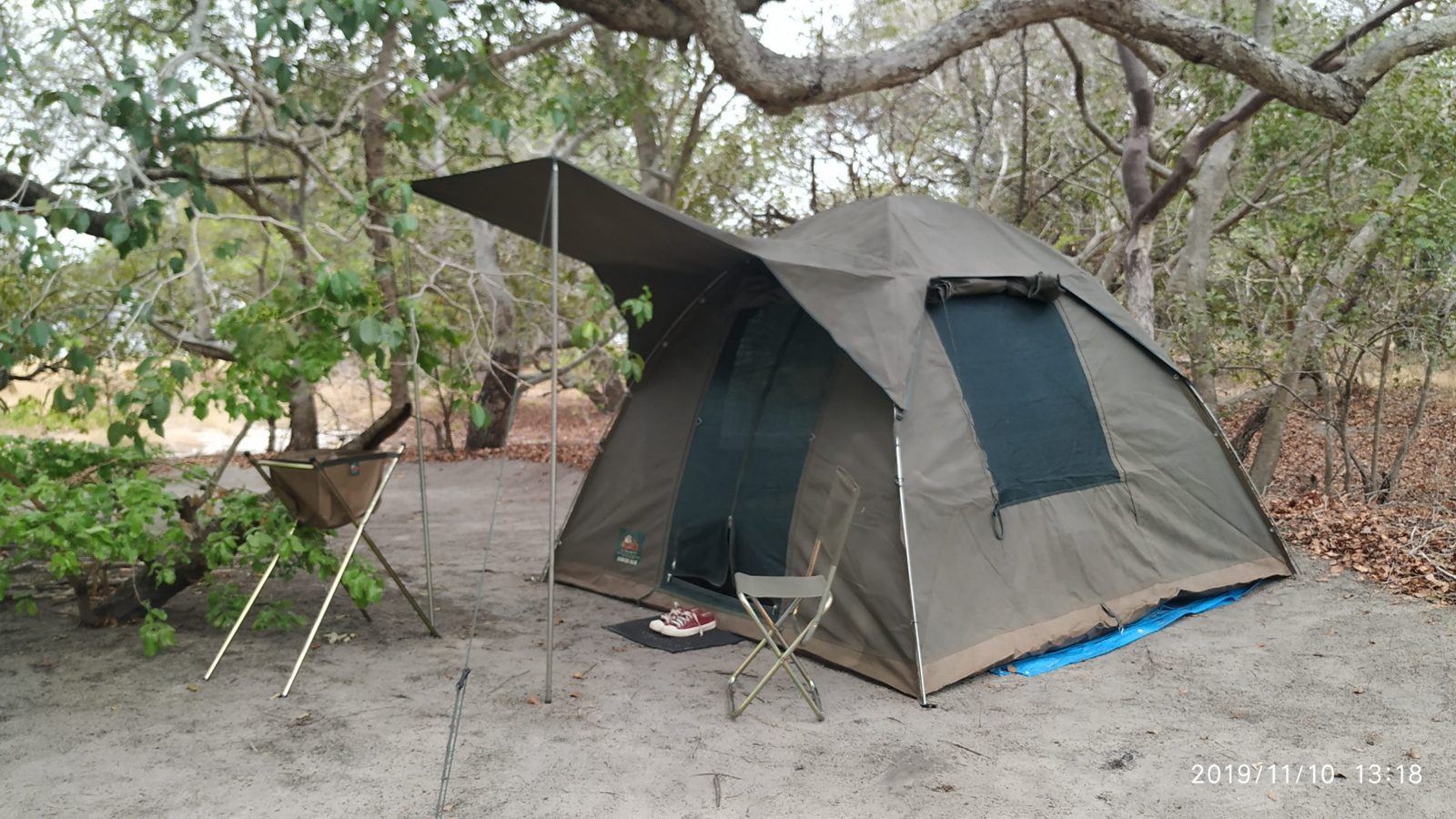 Zamsato walk-in canvas tent with awning, chair and hand-wash basin – camping safari equipment in Zambia
