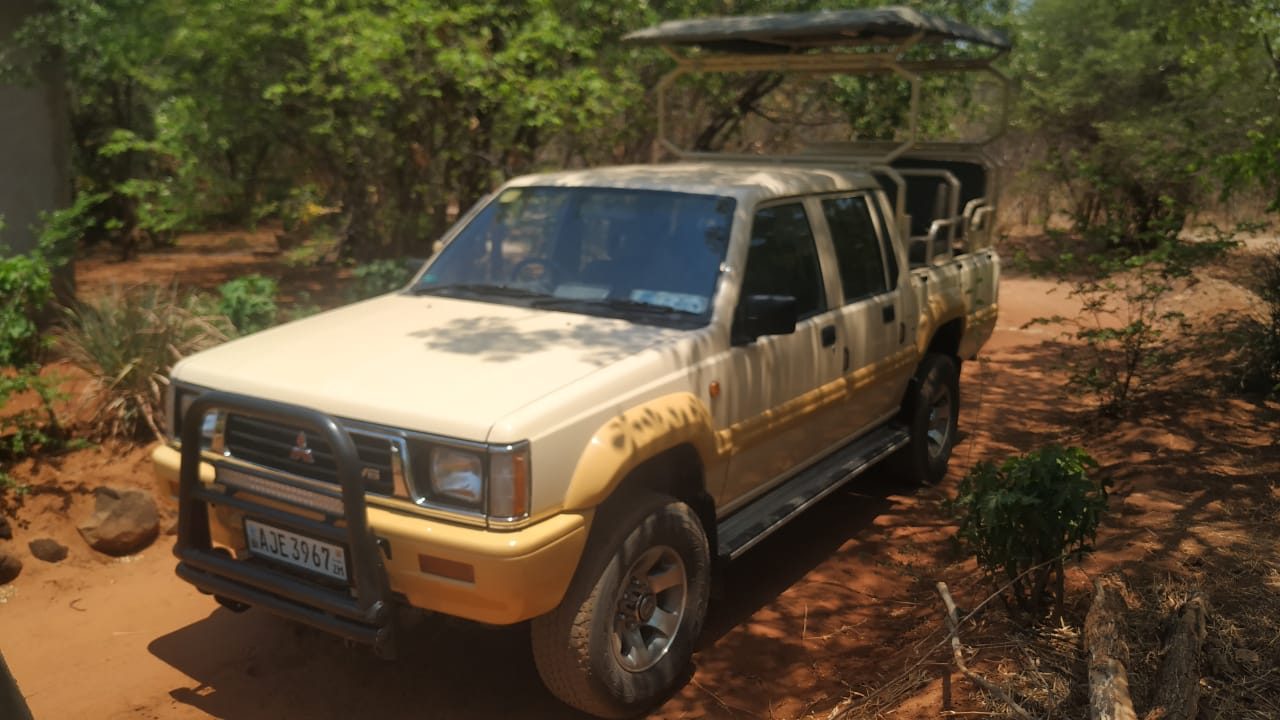Zamsato Mitsubishi open game viewer with canvas roof – safari equipment in Zambia
